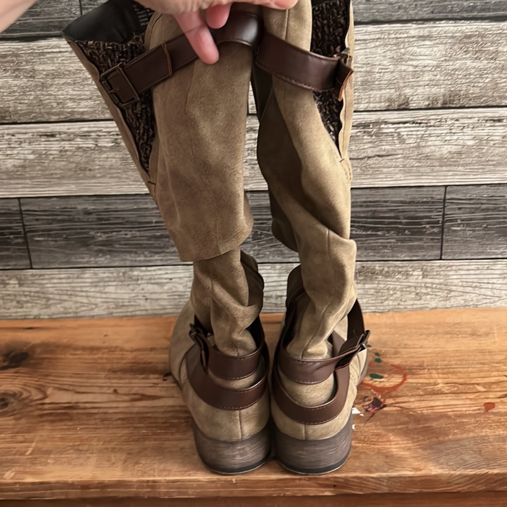 Boots - Picture 4 of 7